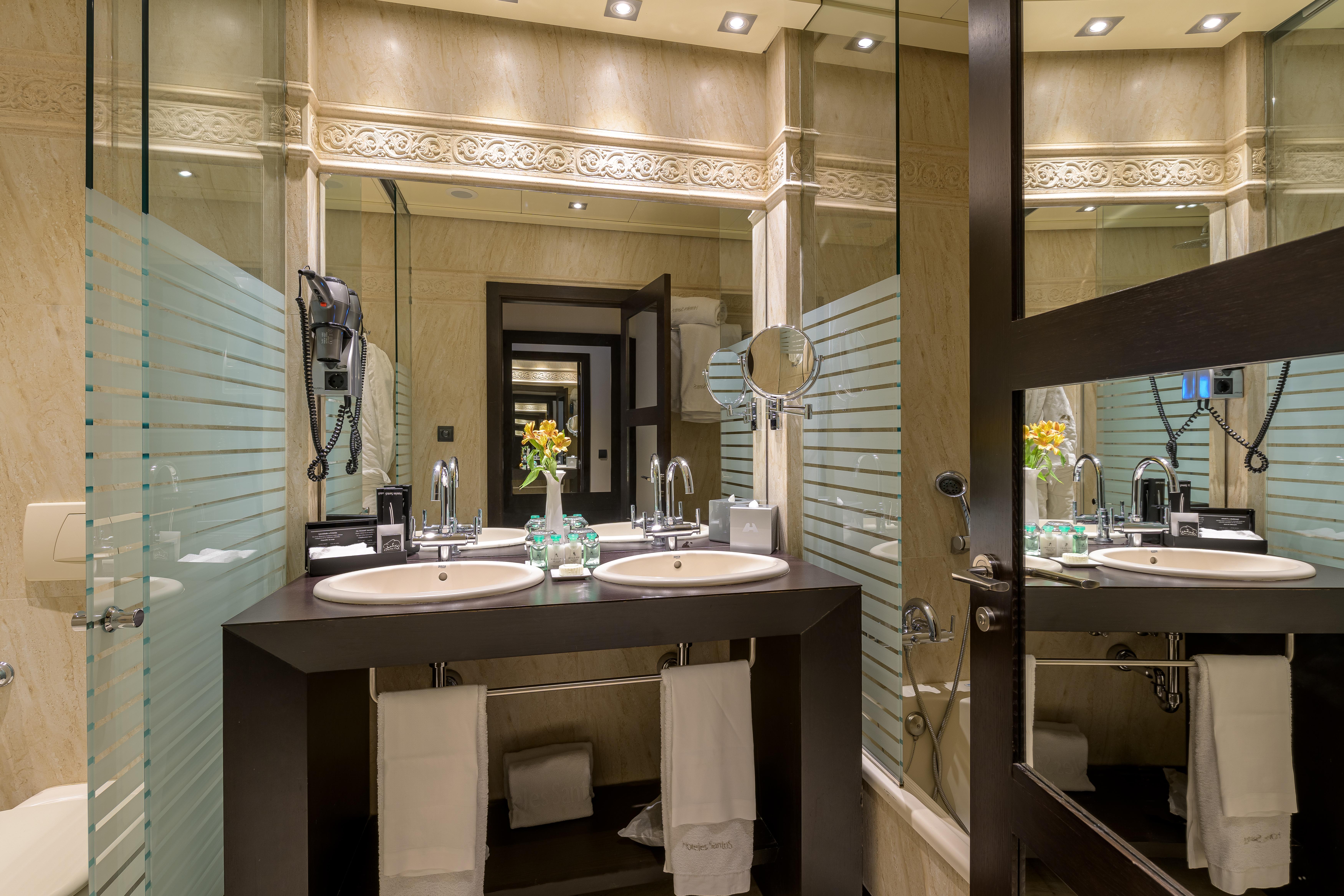 Las Arenas Balneario Resort Valenza Esterno foto Bathroom