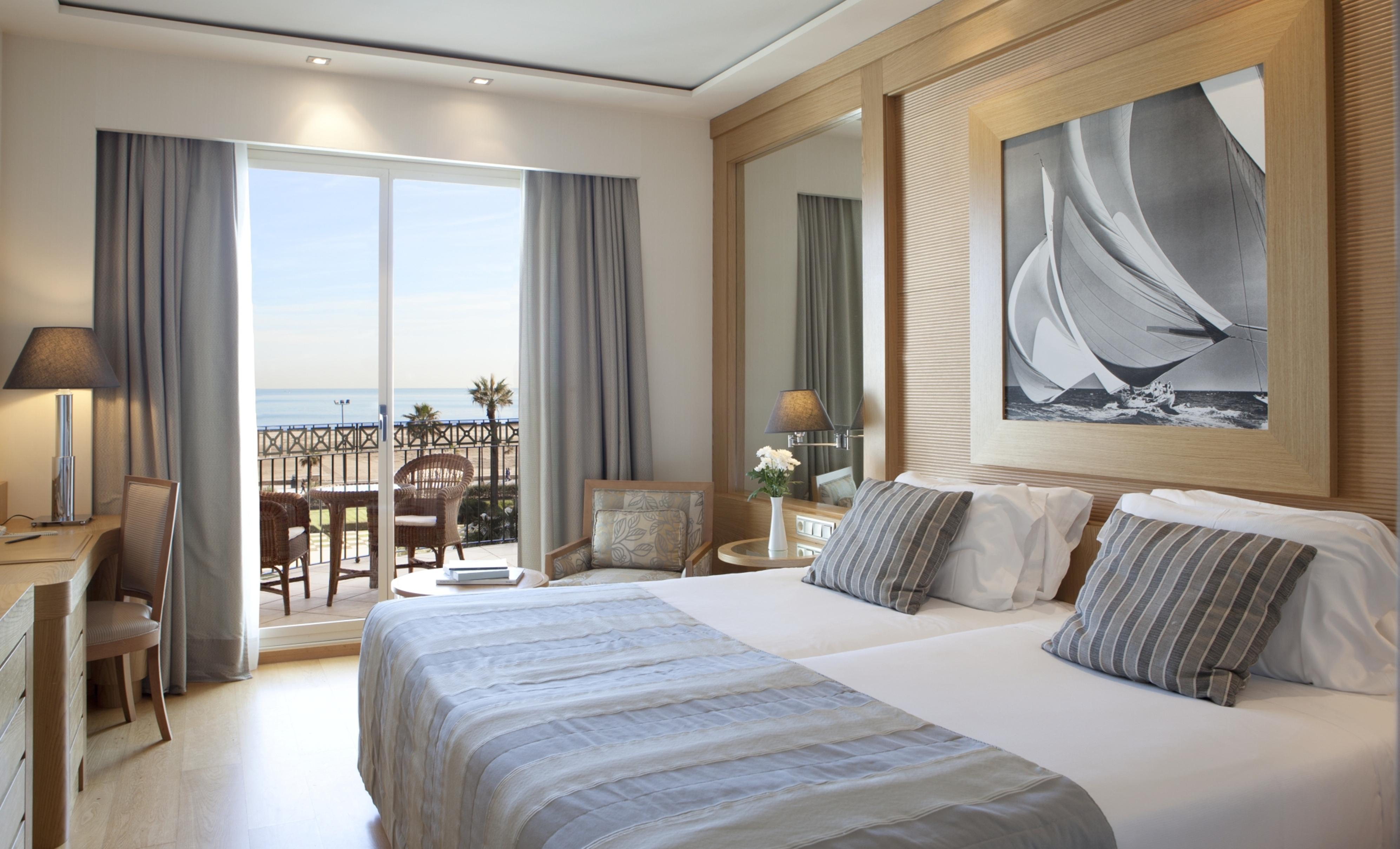 Las Arenas Balneario Resort Valenza Esterno foto A room at the hotel