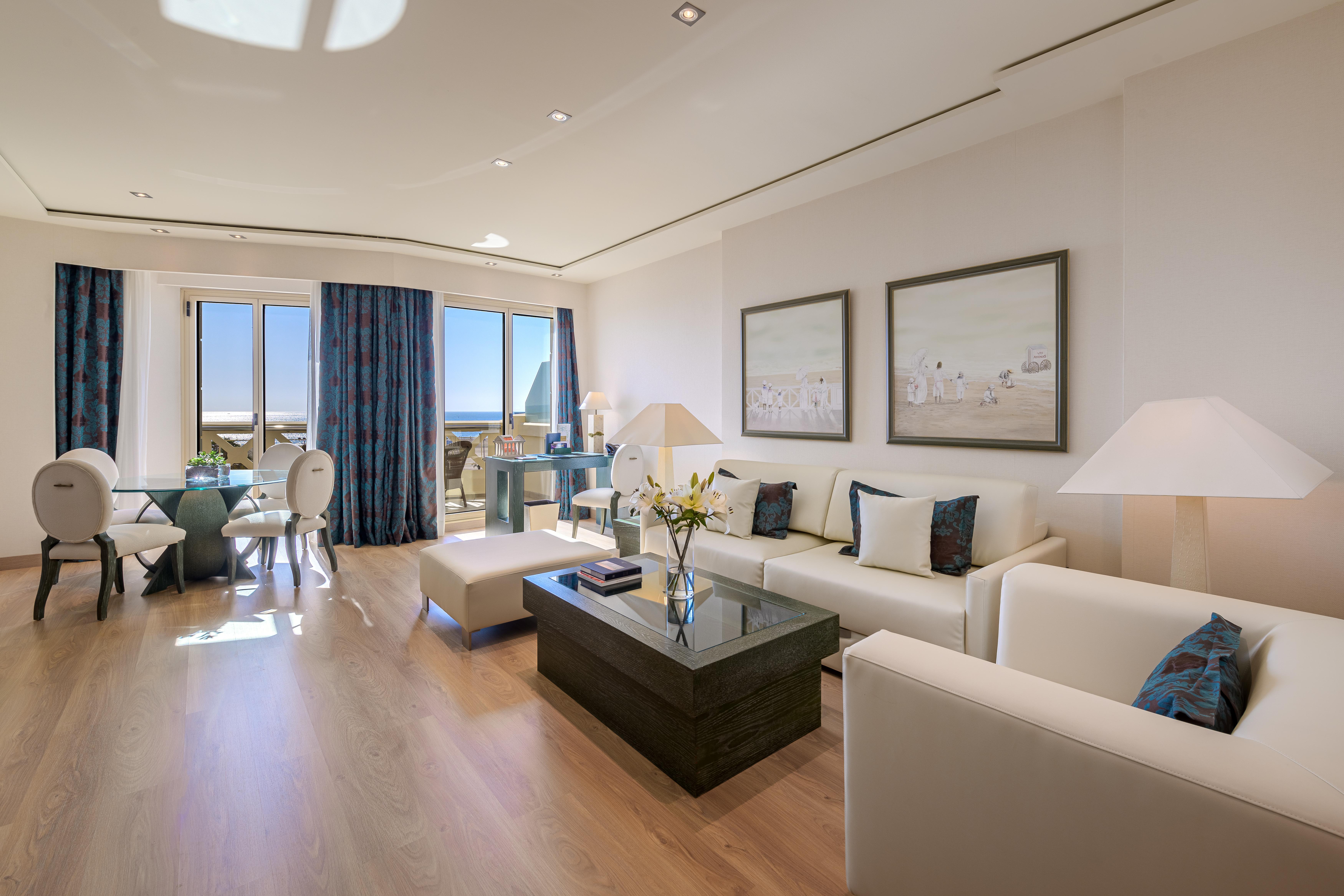 Las Arenas Balneario Resort Valenza Esterno foto A living room