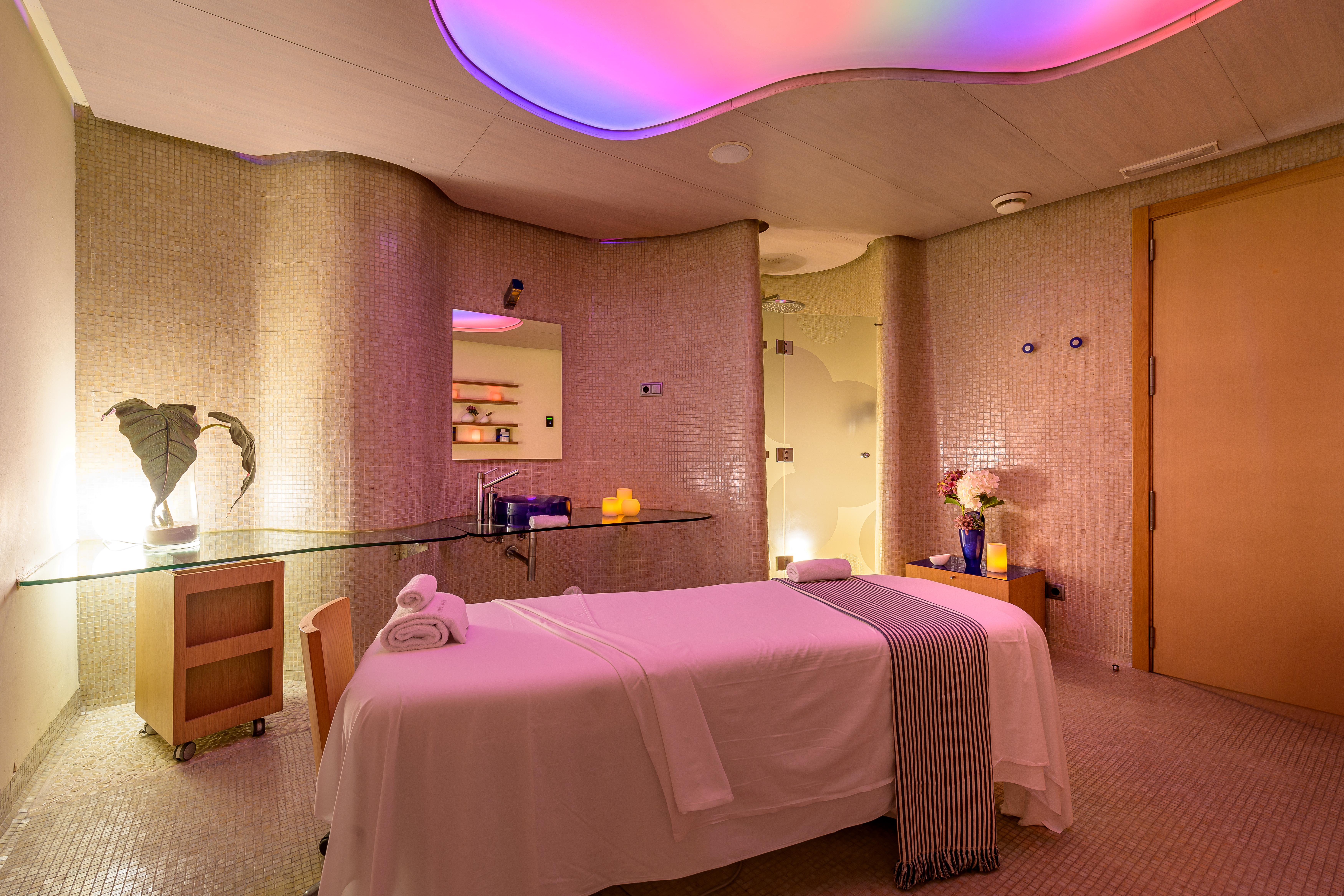 Las Arenas Balneario Resort Valenza Esterno foto The spa on board