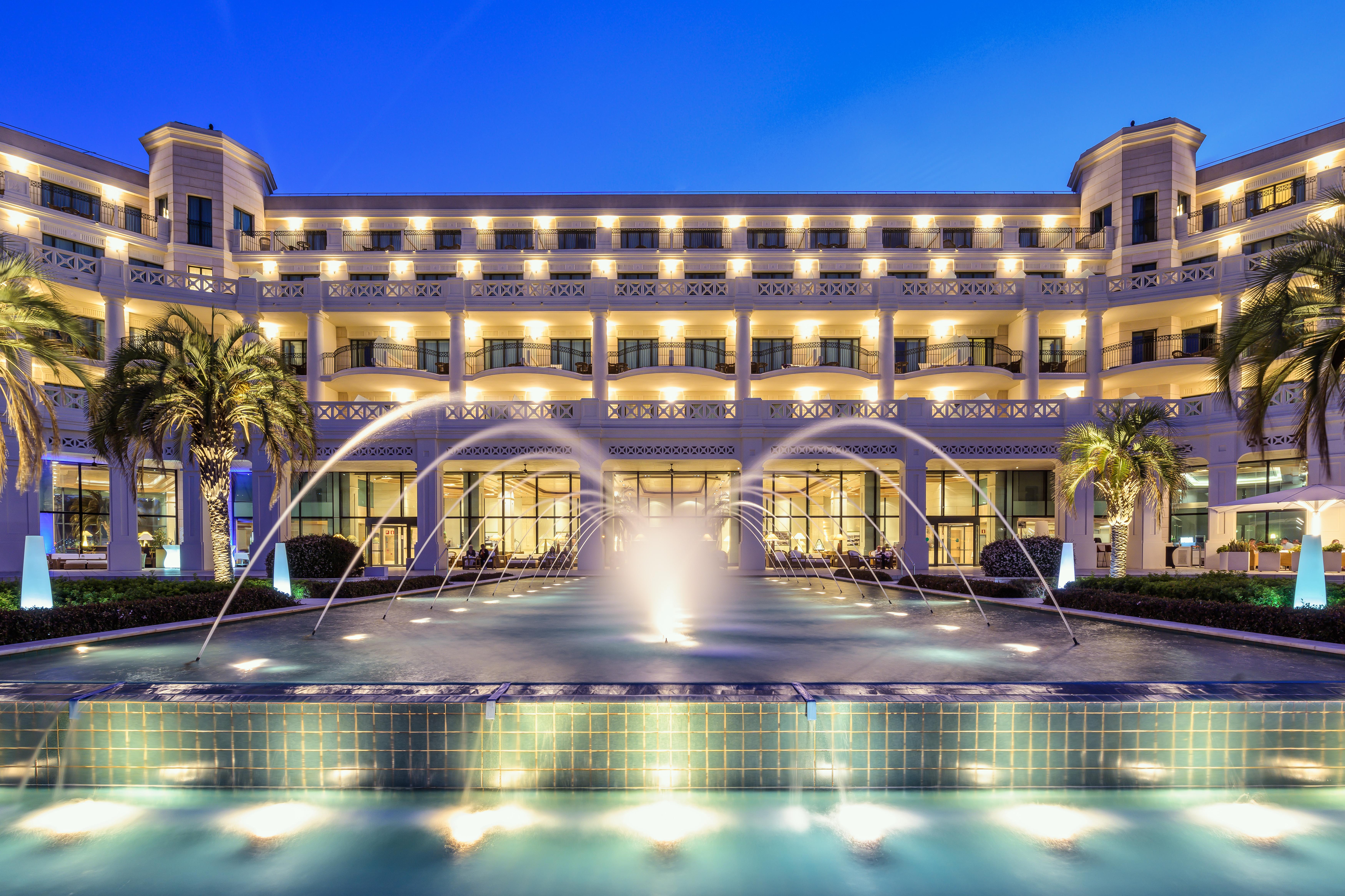 Las Arenas Balneario Resort Valenza Esterno foto The hotel's main entrance